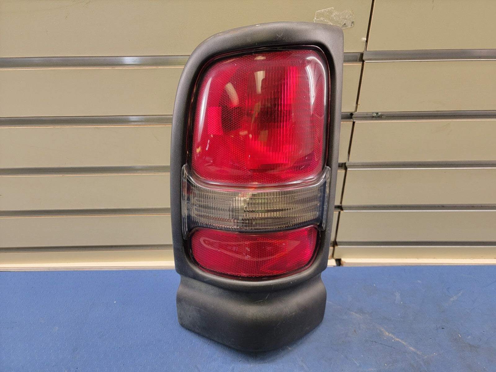 🔥1994-2002 Dodge Ram 1500 Driver Left taillight tail light