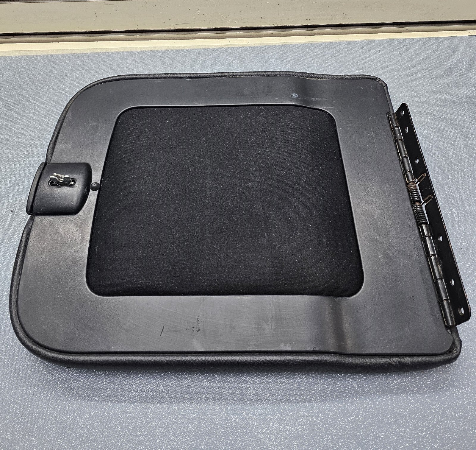 🔥02-08 Dodge RAM Center Console Jump Seat ARMREST Cover Lid Leather BLACK JS7