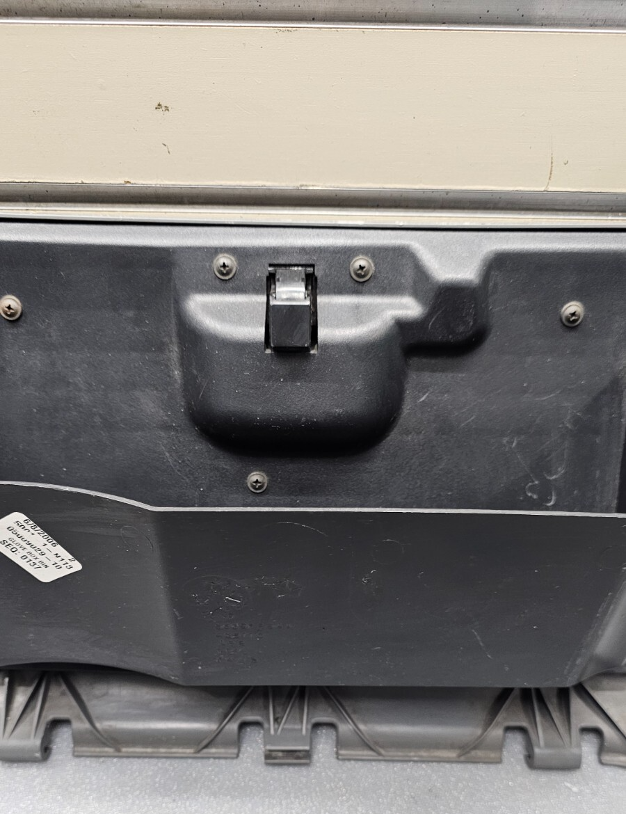 🔥01-07 CARAVAN TOWN COUNTRY VOYAGER DASH GLOVE BOX COMPARTMENT ASSEMBLY GRAY