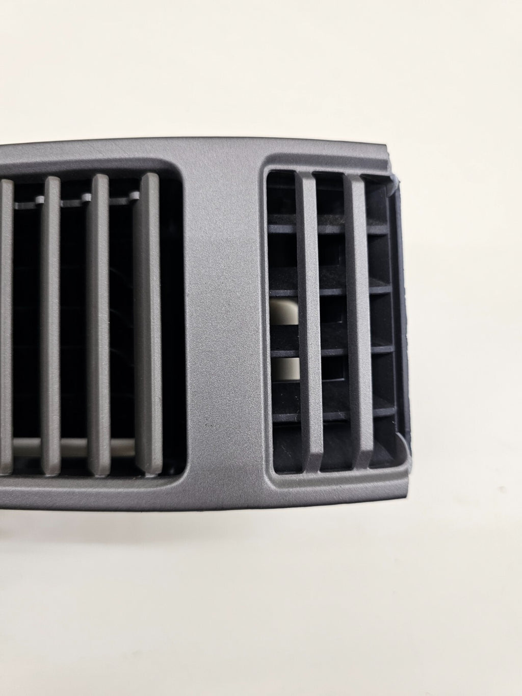 04-07 NISSAN TITAN ARMADA QX56 DASH FRONT CENTER RIGHT AIR VENT HEATER TRIM GRAY