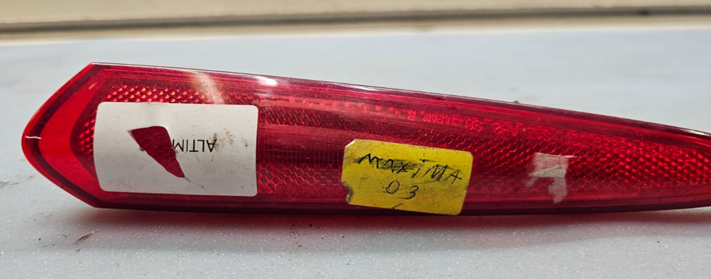 🔥2000-2003 Nissan Maxima Lens-Rear Side Marker Lamp Light RH Assembly Red OEM