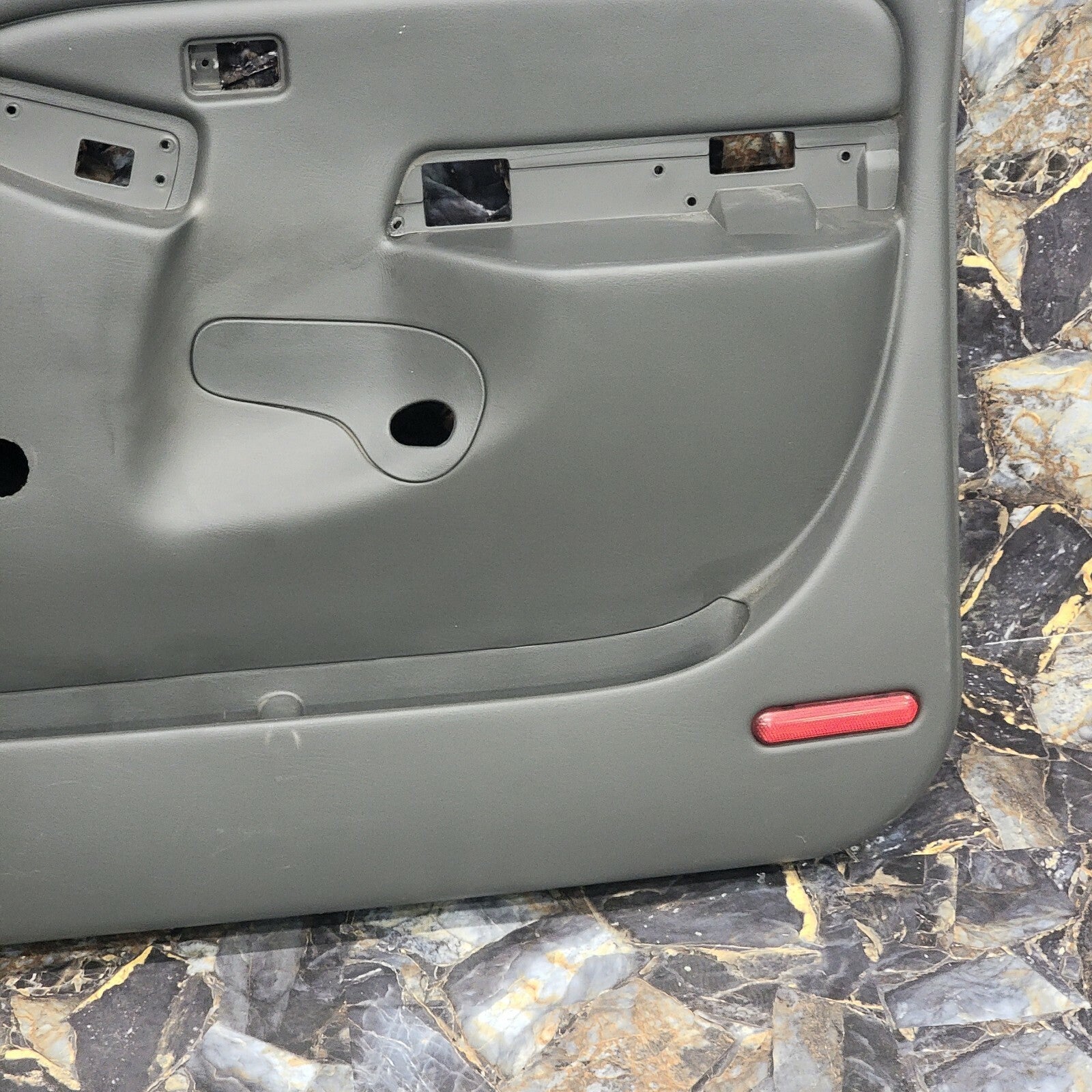 99-06 Silverado SIERRA Door Panel Front RIGHT Passenger No Arm DK GRAY manual D3