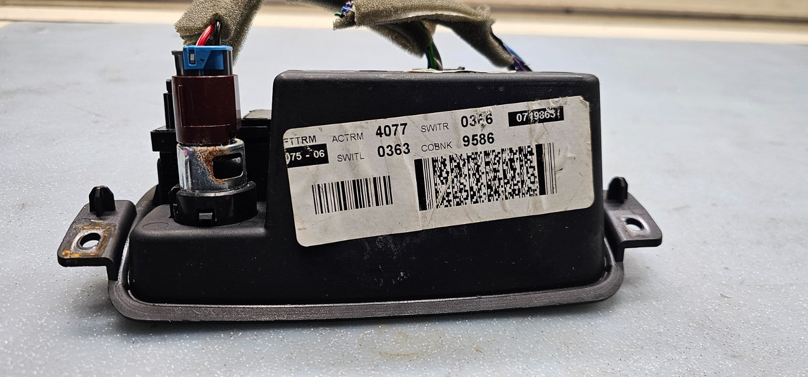 🔥2008-2012 Buick Enclave Dash Console Heat Traction Switch Assembly OEM BLACK