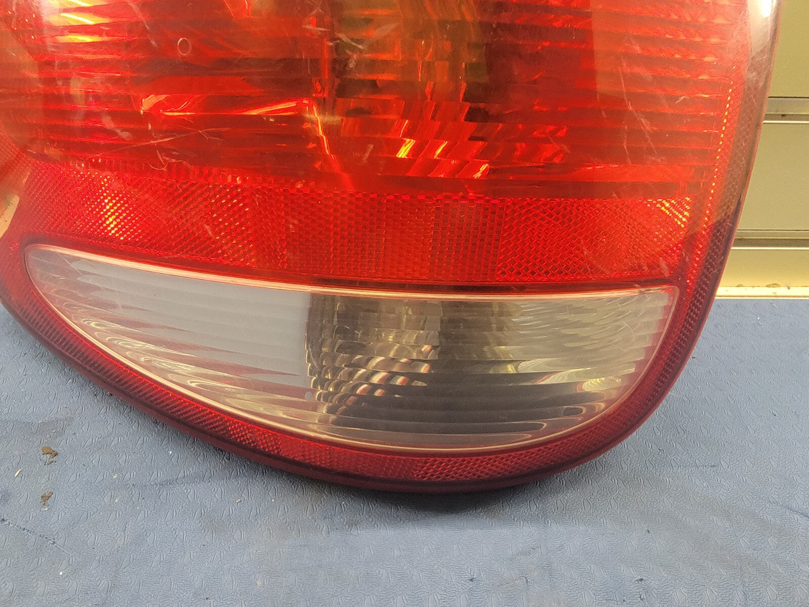 🔥2004-2007 Dodge Caravan RIGHT Tail Light Fits  OEM