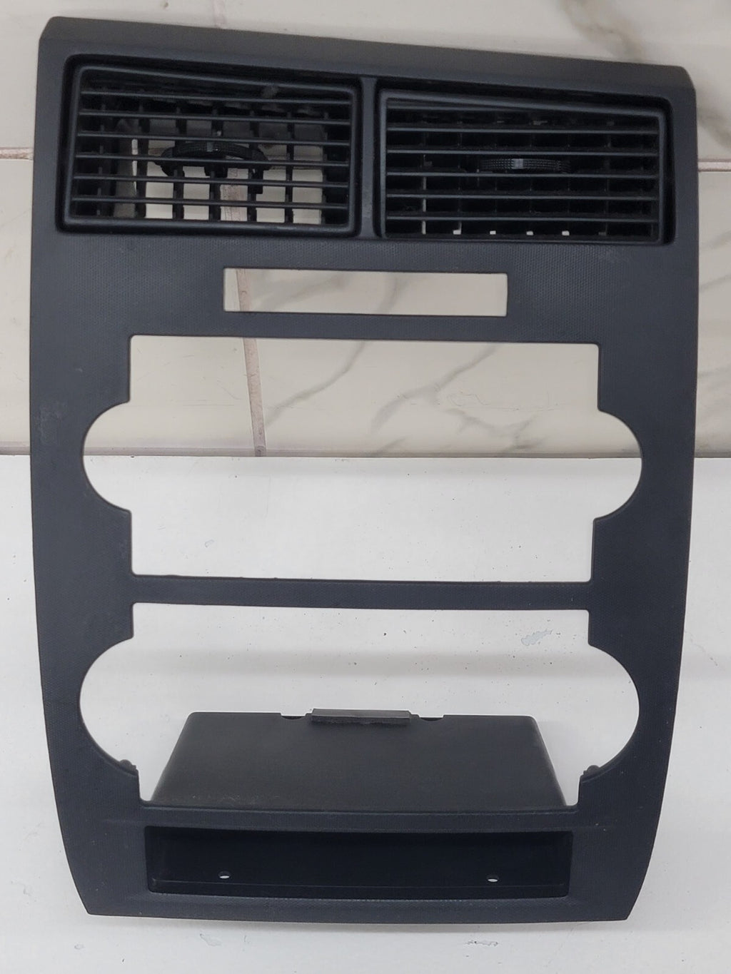 05-07 Dodge Magnum 06-07 Charger RADIO BEZEL CENTER VENTS Storage CARBON Black