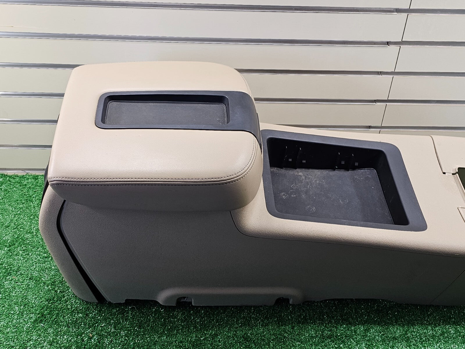 🔥07-13 CHEVY SILVERADO GMC SIERRA Floor Center Console Armrest Assembly TAN