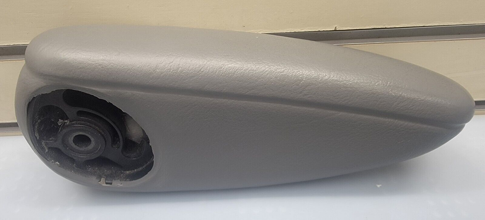 04-07 Dodge Grand Caravan Town &Country Rear RIGHT PASSENGER Seat Arm rest GRAY