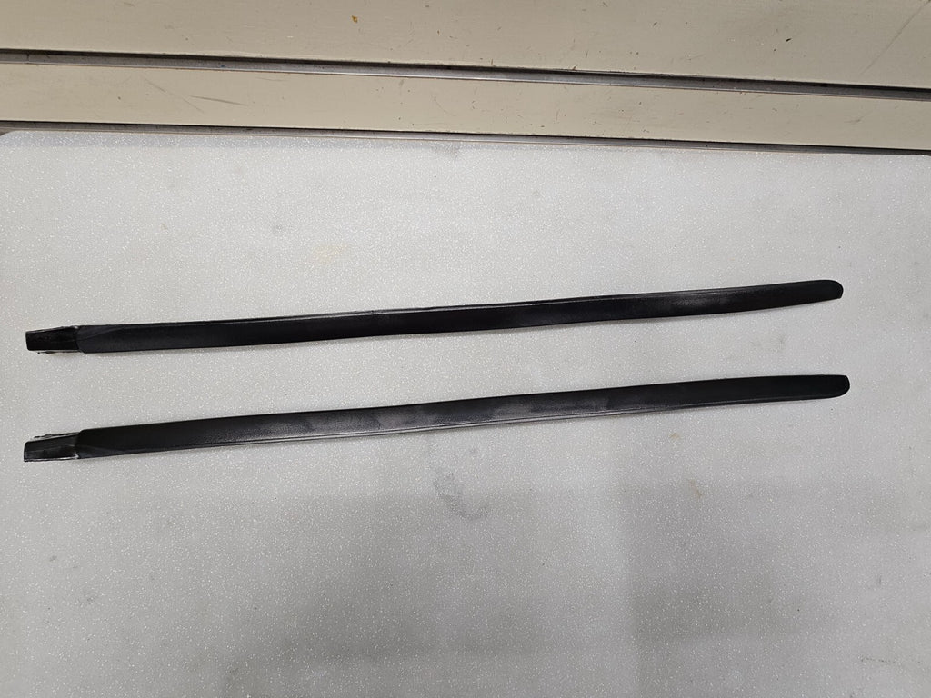 05-10CHRYSLER 300 CHARGER MAGNUM LEFT &RIGHT WINDSHIELD SRT8 SRT PILLAR MOLDING