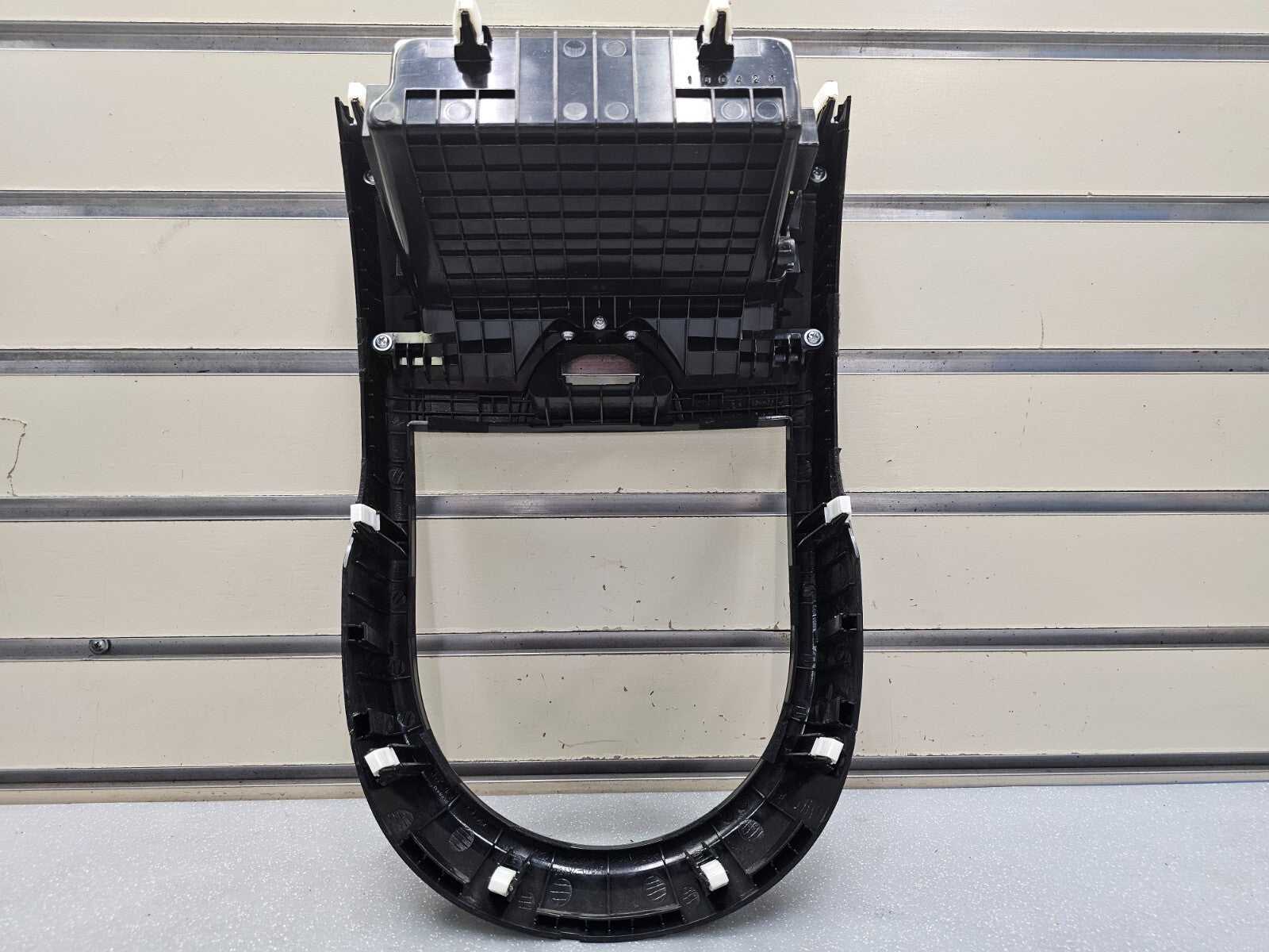 10-11 KIA SOUL PLUS CENTER DASH FM RADIO STEREO DISPLAY TRIM PANEL BEZEL DK GRAY