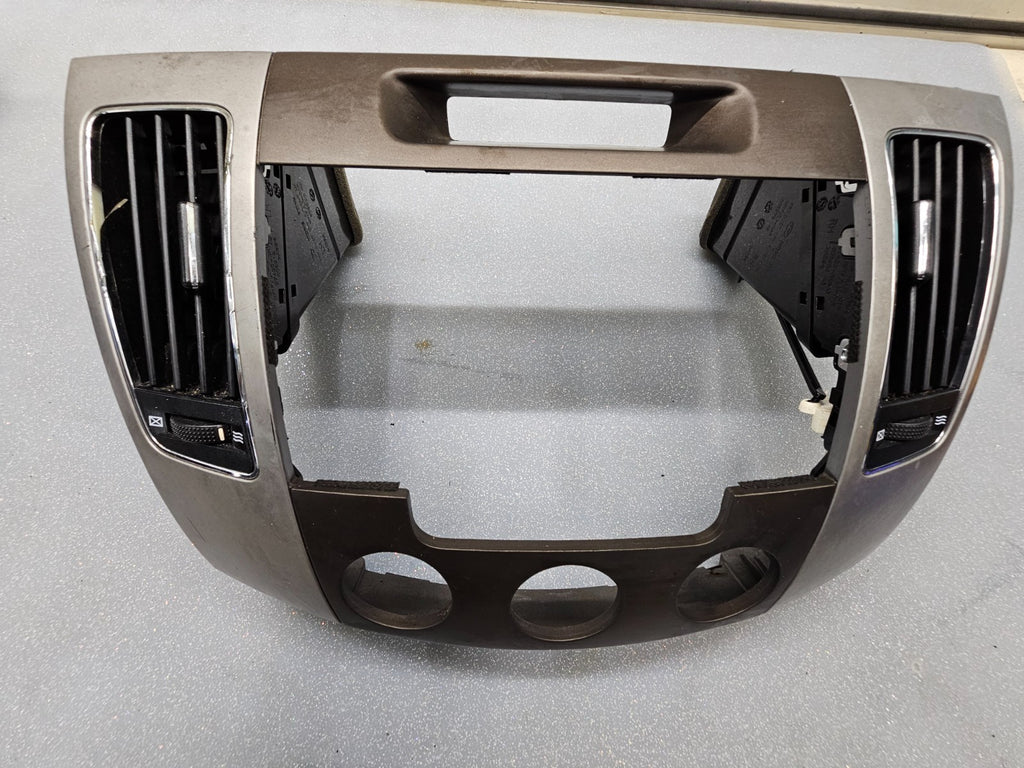 🔥09-10 SONATA DASH AM FM RADIO STEREO DISPLAY TRIM PANEL CLIMATE BEZEL SILVER