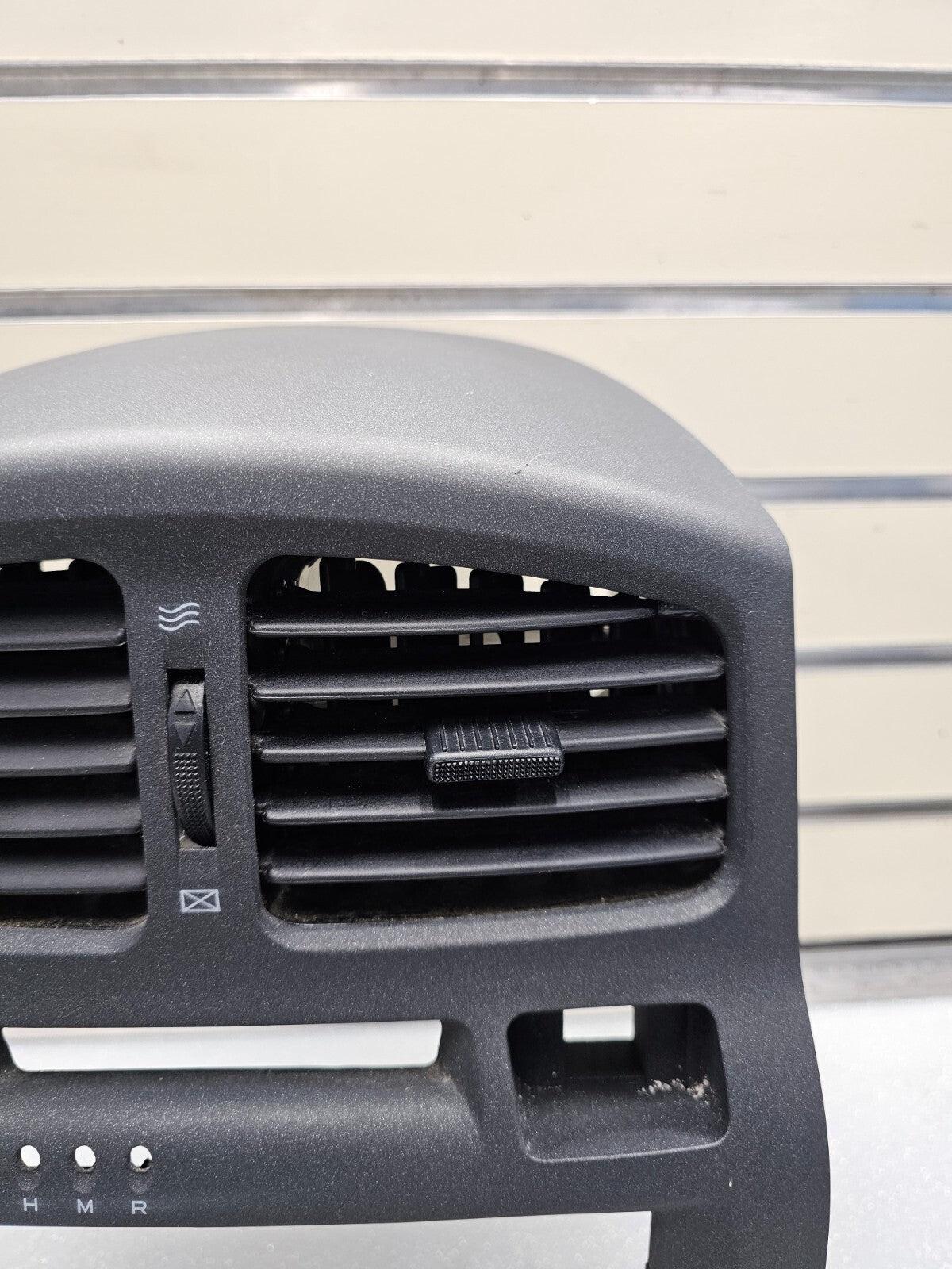 🔥2001-2006 HYUNDAI SANTA FE OEM CENTER DASH RADIO HEAT AC VENT TRIM BEZEL BLACK