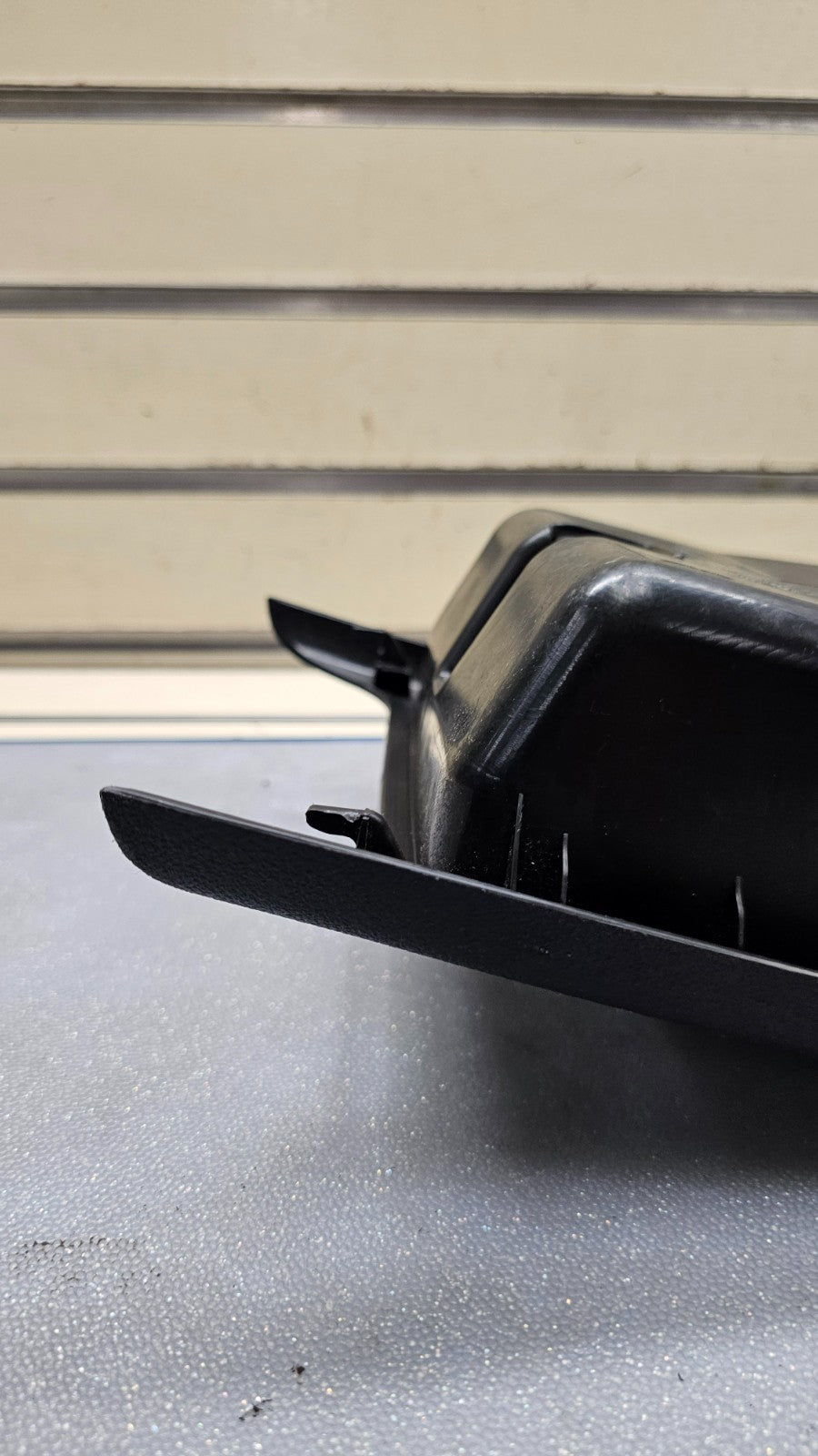 🔥08-12 Chevy Malibu Rear Console Back Seat Cup Drink Holder Black