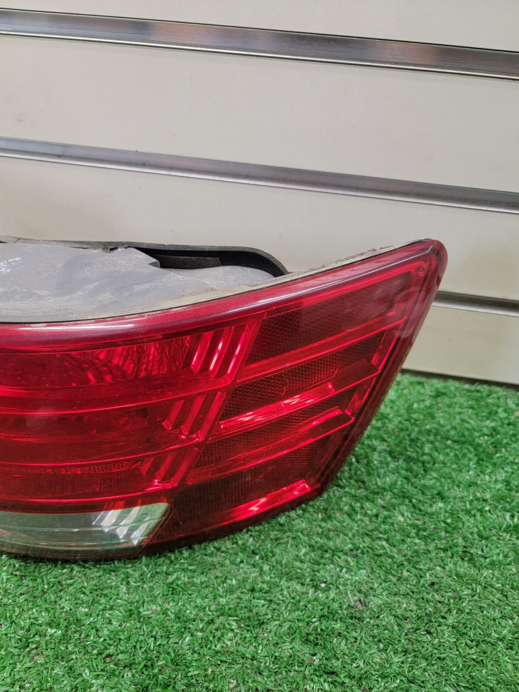🔥06-08 Hyundai Sonata Outer Tail Light Assembly Lamp Passenger Right Halogen
