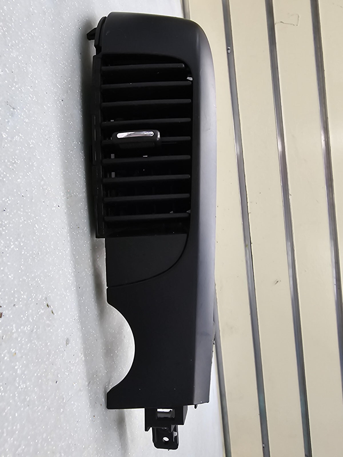 06-12 Kia Sedona Carnival Front Right Passenger Dash AC Air Vent Assembly Black