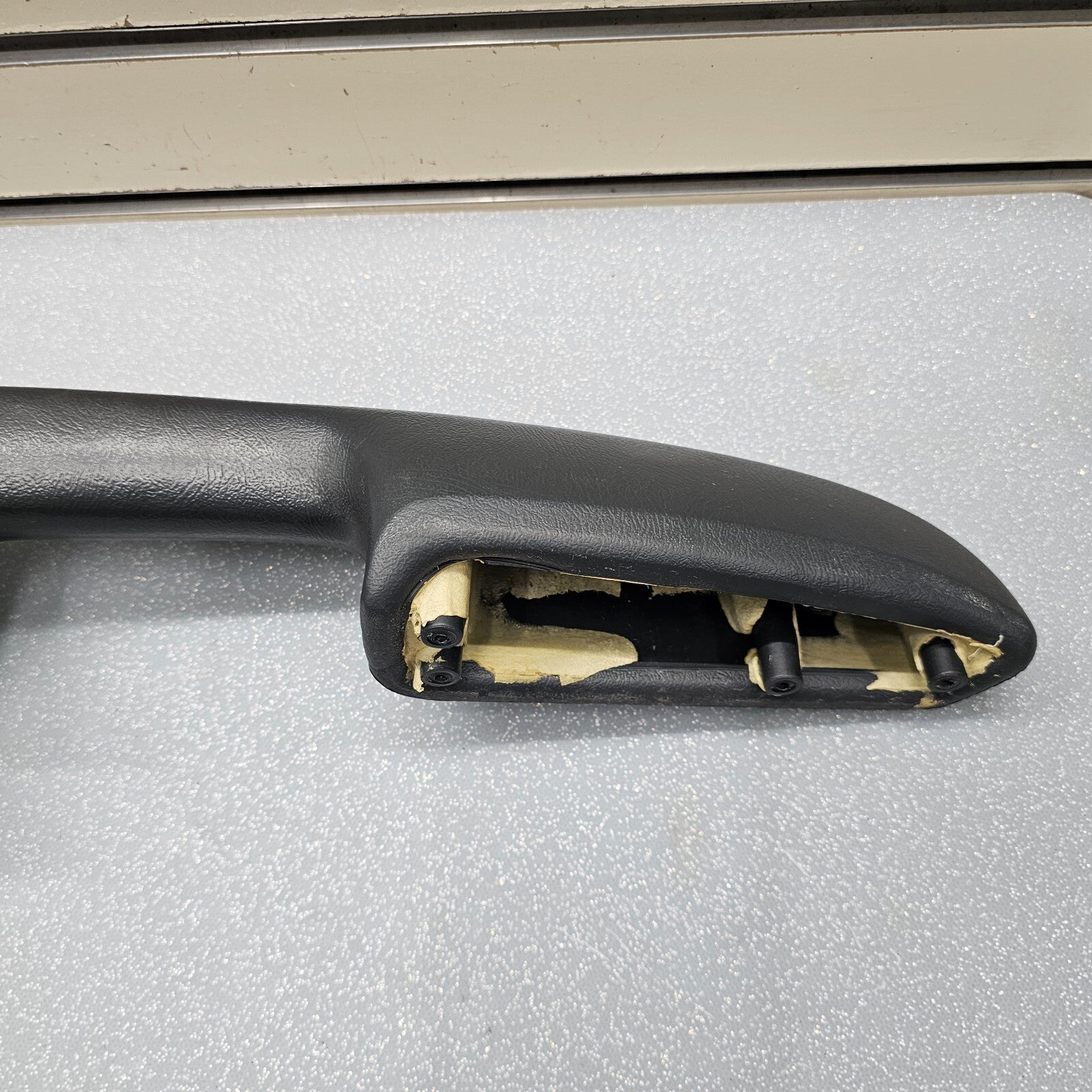 99-06 Chevy GMC Silverado TAHOE Door Panel ARMREST Front LEFT Handle GRAPHITE H3