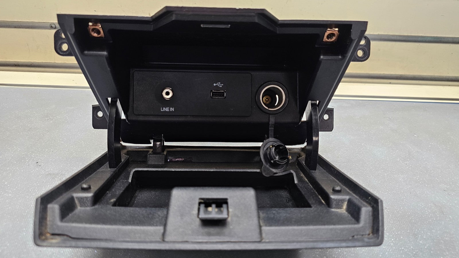 🔥12–14 Ford F-150 Lower Dash Storage Bin USB AUX LINE IN Ports
