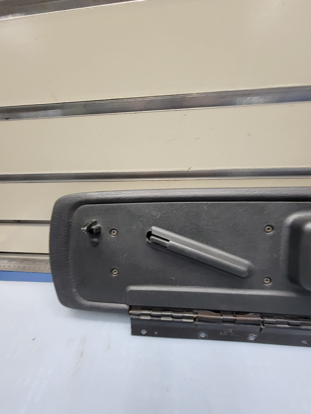 🔥2001-2007 Dodge Dakota/ Durango Center Console Lid Bracket Armrest Black