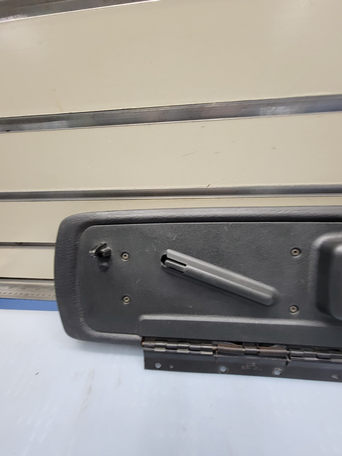 🔥2001-2007 Dodge Dakota/ Durango Center Console Lid Bracket Armrest Black