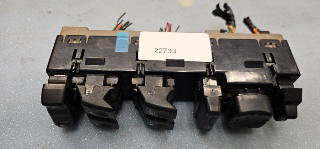 03-06 Silverado Sierra Power Left Driver Master Window Switch Assembly Black WS4