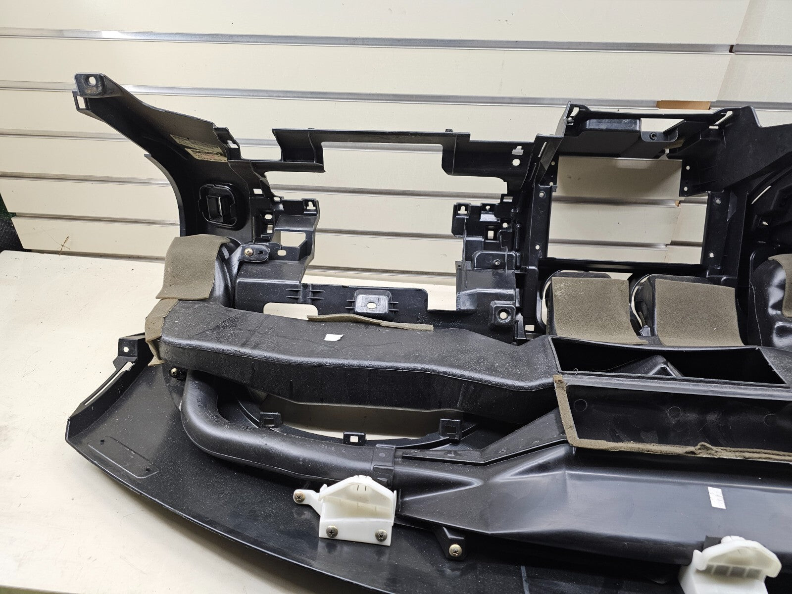 🔥00-05 Mitsubishi Eclipse Front Dash Inner Dashboard Core Frame Mount Assembly