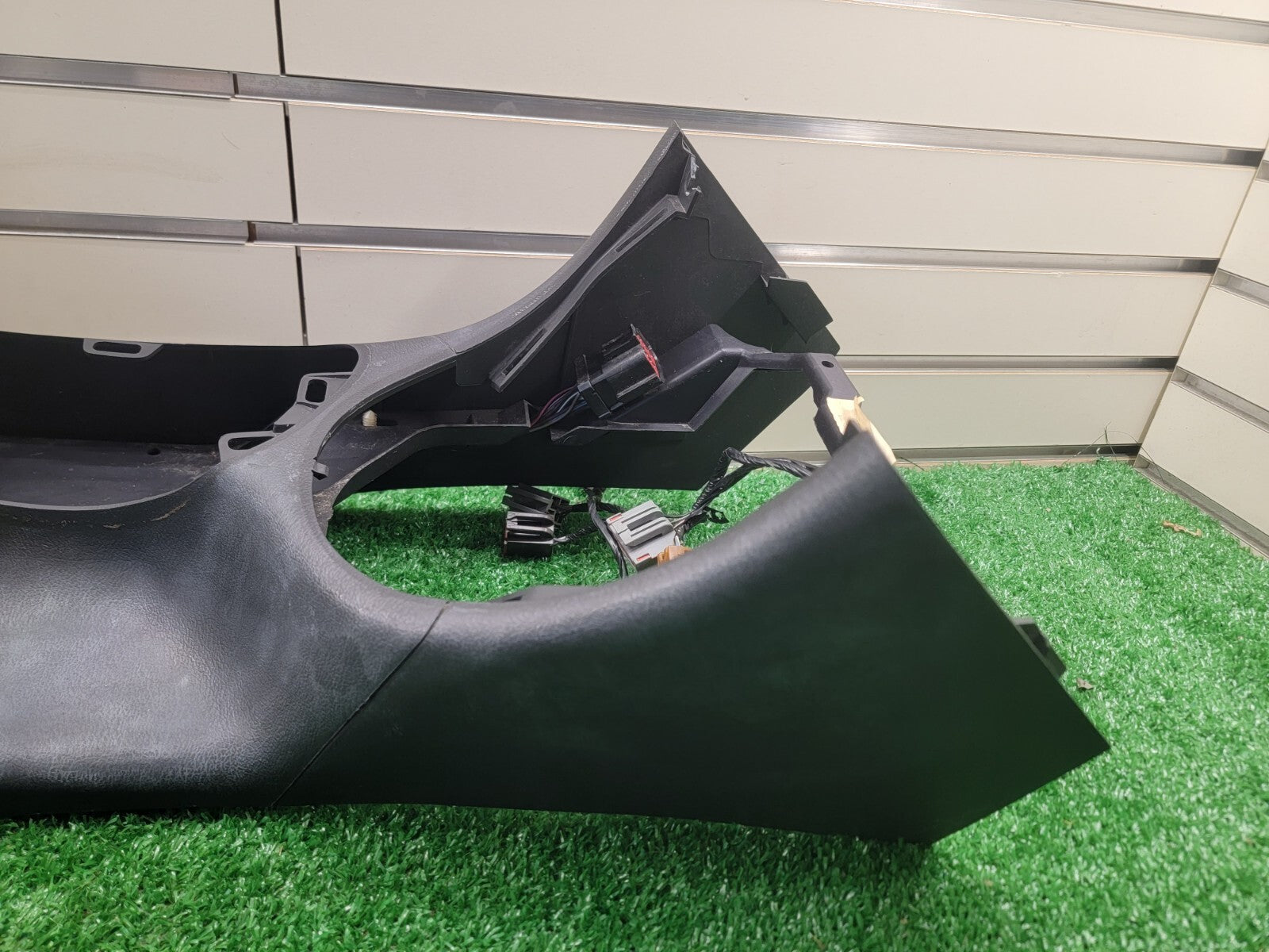 🔥99-04 Ford Mustang Center Console Assembly with Armrest and Storage Black