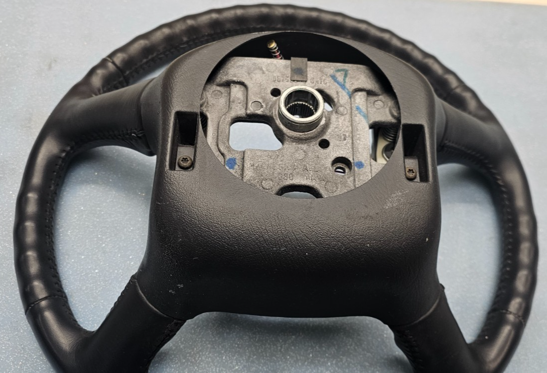 99-02 Chevy Silverado Tahoe Suburban Blazer SONOMA Steering Wheel Leather black