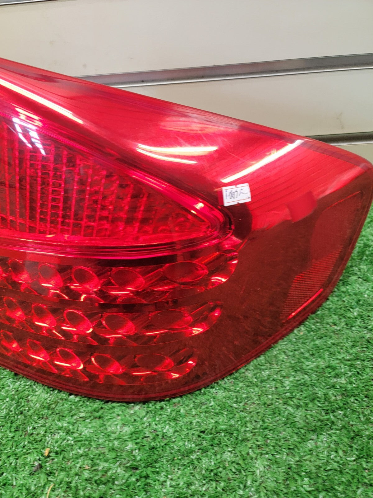🔥2003-2004 INFINITI G35 SEDAN  RIGHT SIDE LED TAIL LIGHT (1) OEM