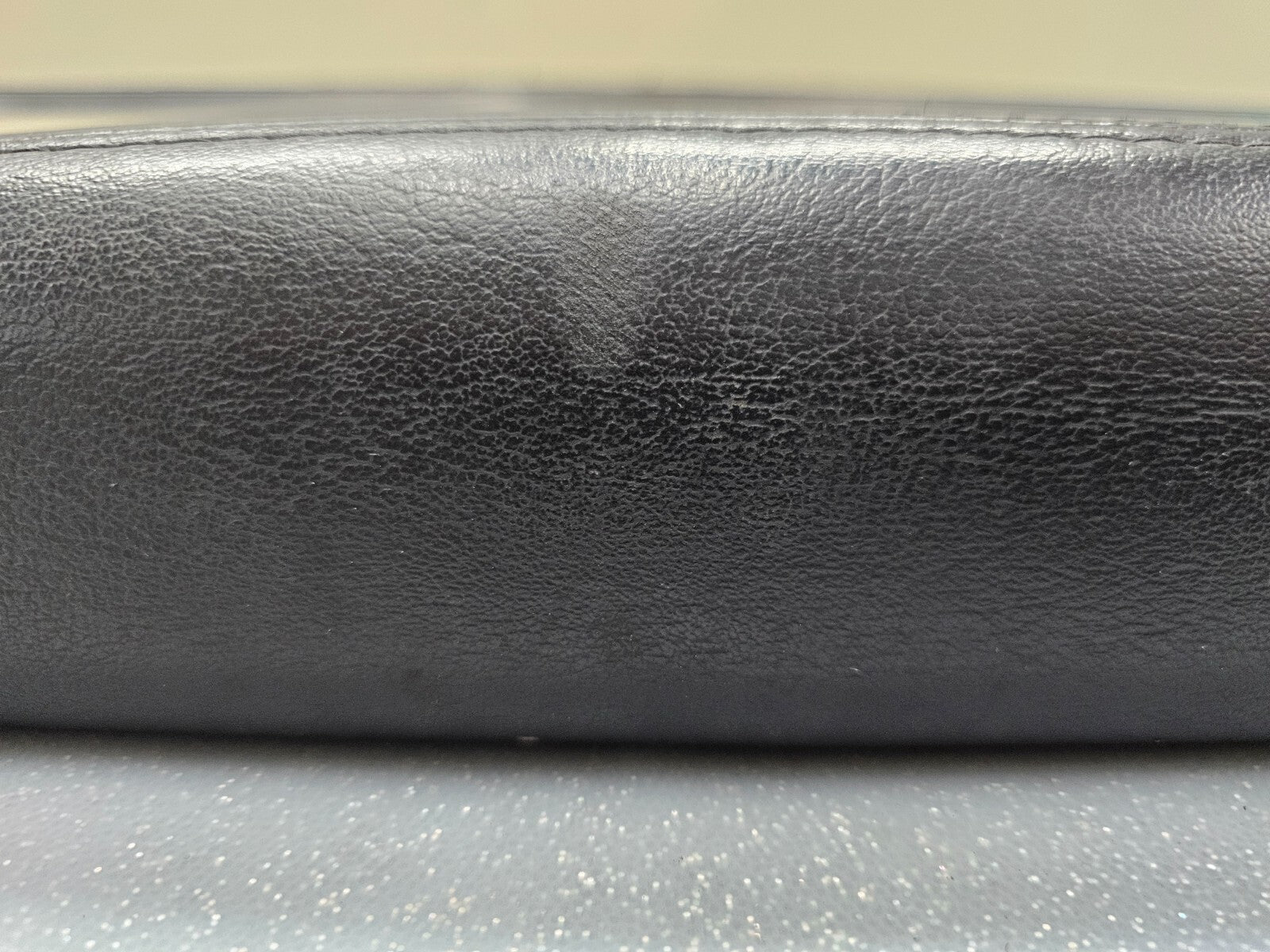 🔥07-17 TRAVERSE ACADIA Outlook Enclave Leather Armrest Center Console Lid BLACK