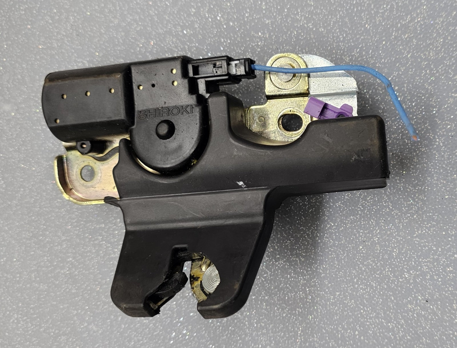 🔥00-04 Avalon Trunk Latch Deck Lid Door Lock Actuator Luggage Compartment OEM