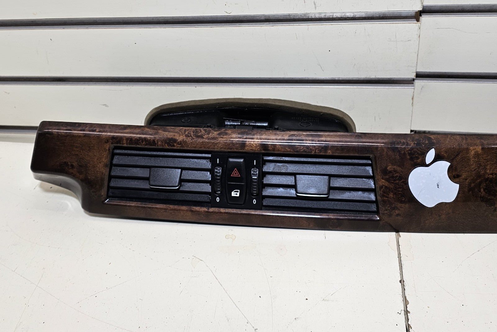 06-13 BMW E90 E92 FRONT RIGHT PASSENGER DASH TRIM PANEL VENT WALNUT WOODGRAIN