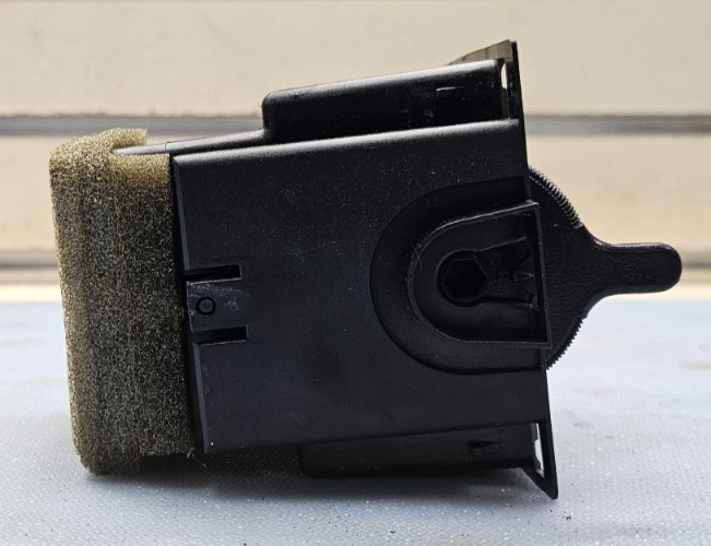98-11 Grand Marquis Crown Victoria Dash Right Passenger AC Heater Air Vent Black