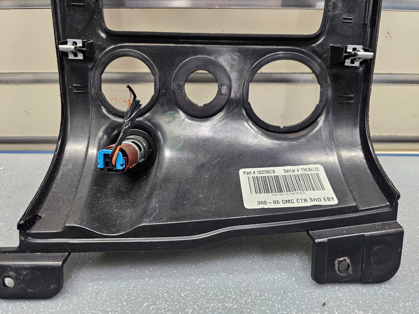 🔥03-08 ENVOY XL FRONT RADIO DASH SURROUND BEZEL TRIM PANEL CLIMATE BLACK