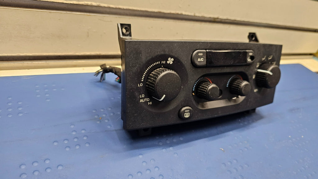 99-04 JEEP GRAND CHEROKEE Dash AC Heater Temperature Climate Control Conditioner