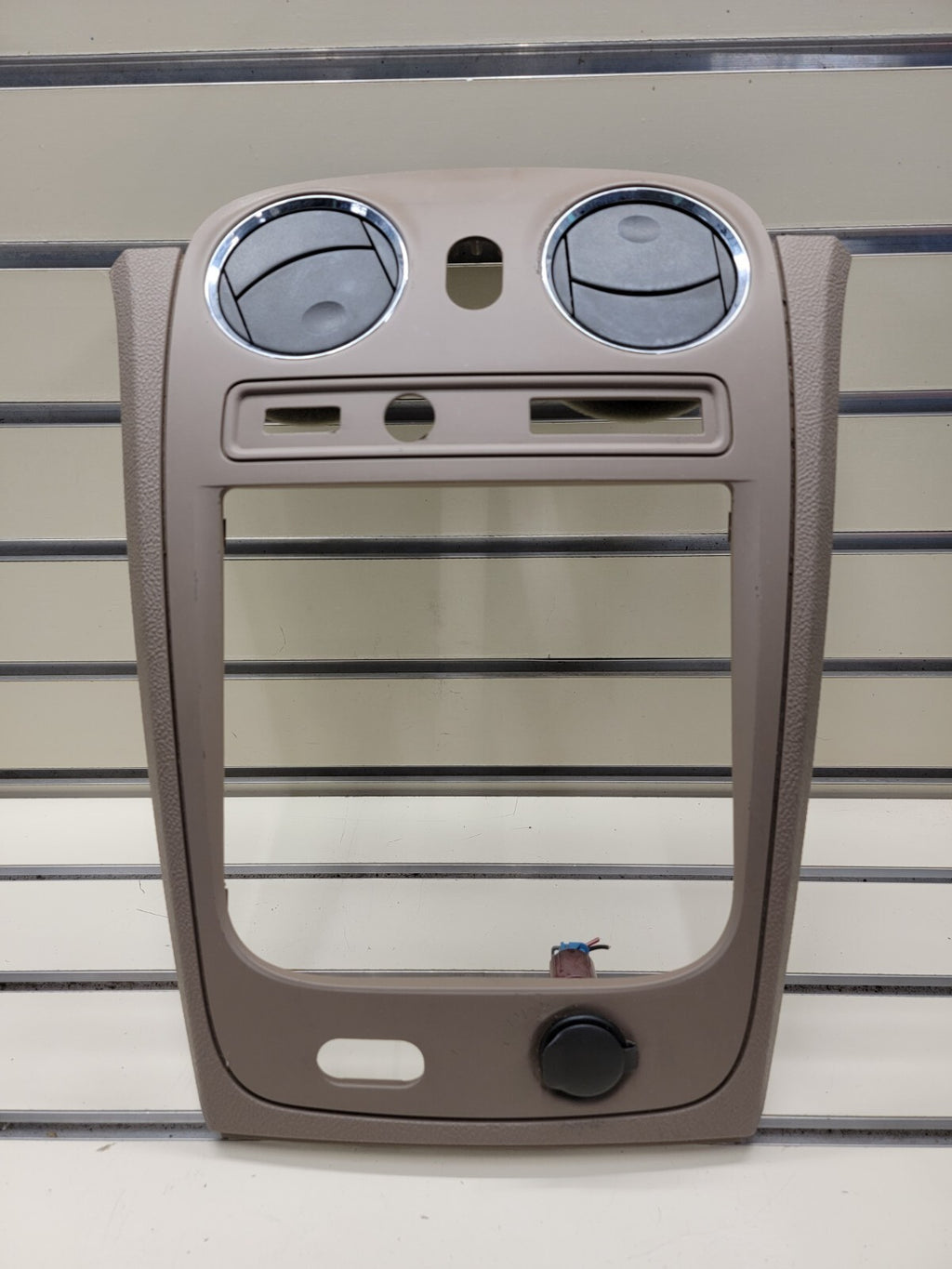🔥2006-2011 Chevrolet HHR Center Dash Radio Trim w Vents B37 TAN