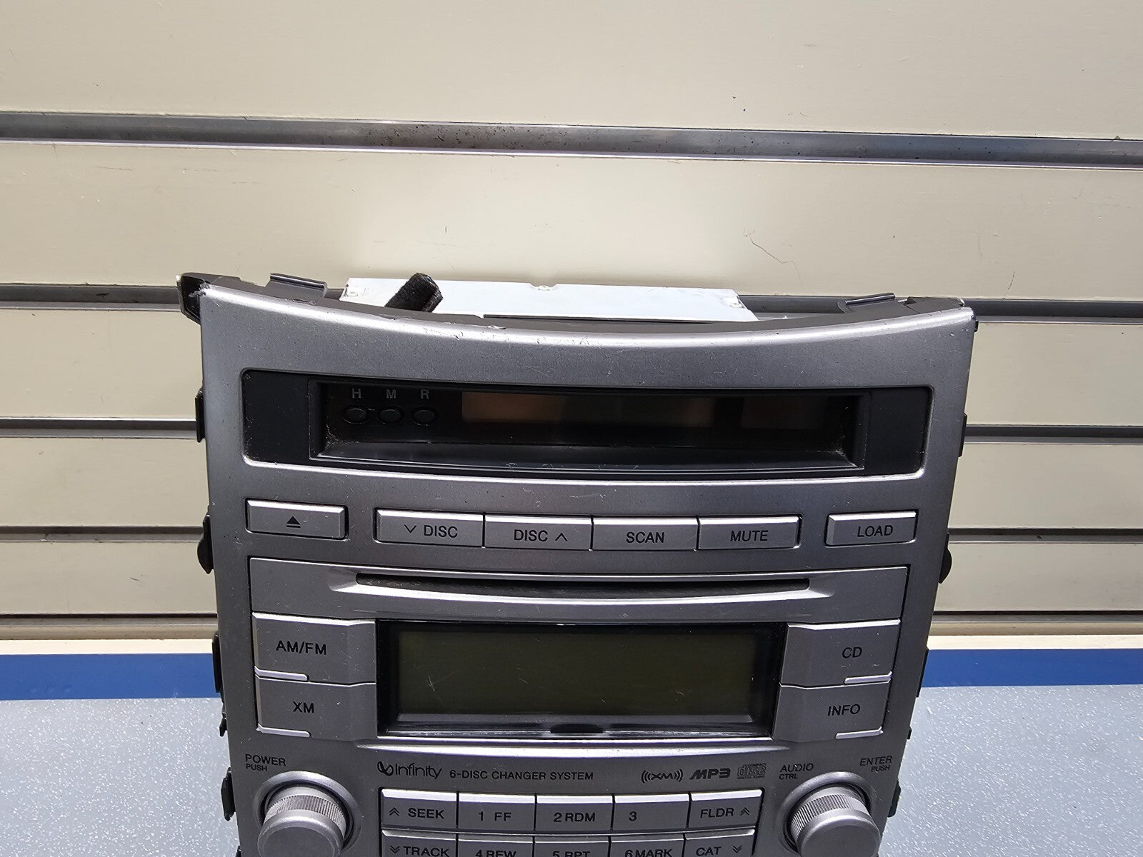 🔥09-12 Hyundai Veracruz Dash AM FM CD Player Radio Receiver Trim Bezel OEM