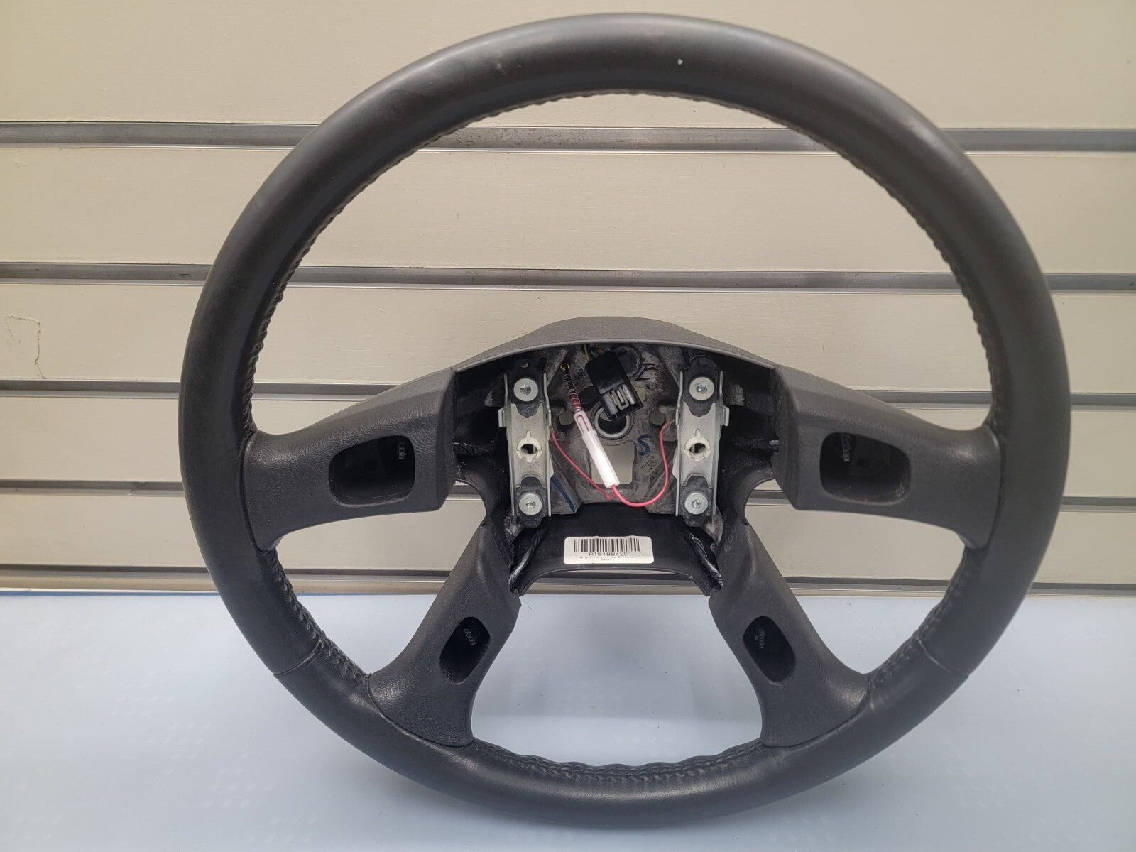 02-09 Trailblazer Envoy03-06 SILVERADO SIERRA YUKON STEERING WHEEL LEATHER BLACK