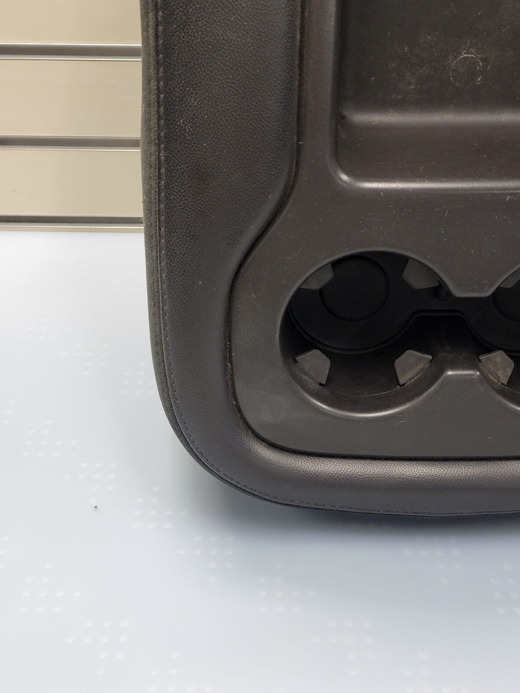 07-13 SILVERADO SIERRA Center JUMP SEAT Armrest 2 CUP Holder BLACK CH40 JS5