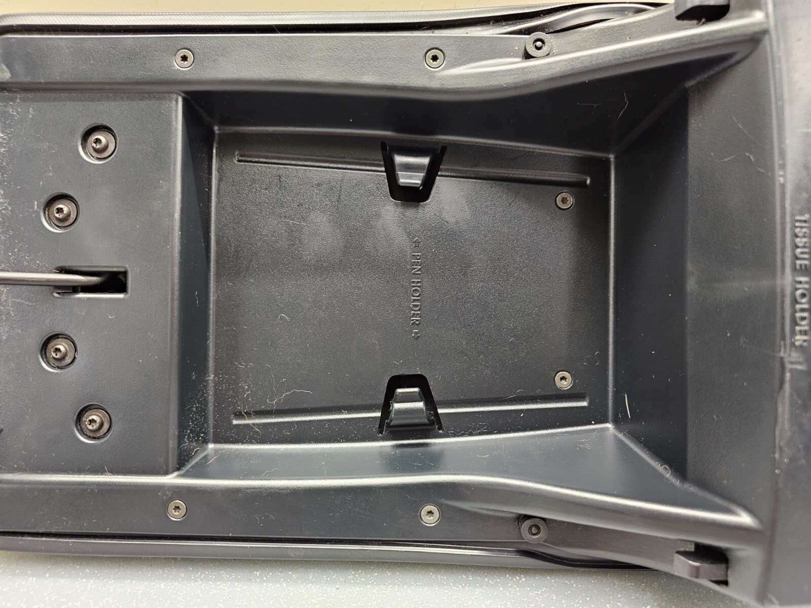 🔥04-11 MITSUBISHI ENDEAVOR CENTER CONSOLE LID ARMREST TOP COVER ASSEMBLY BLACK