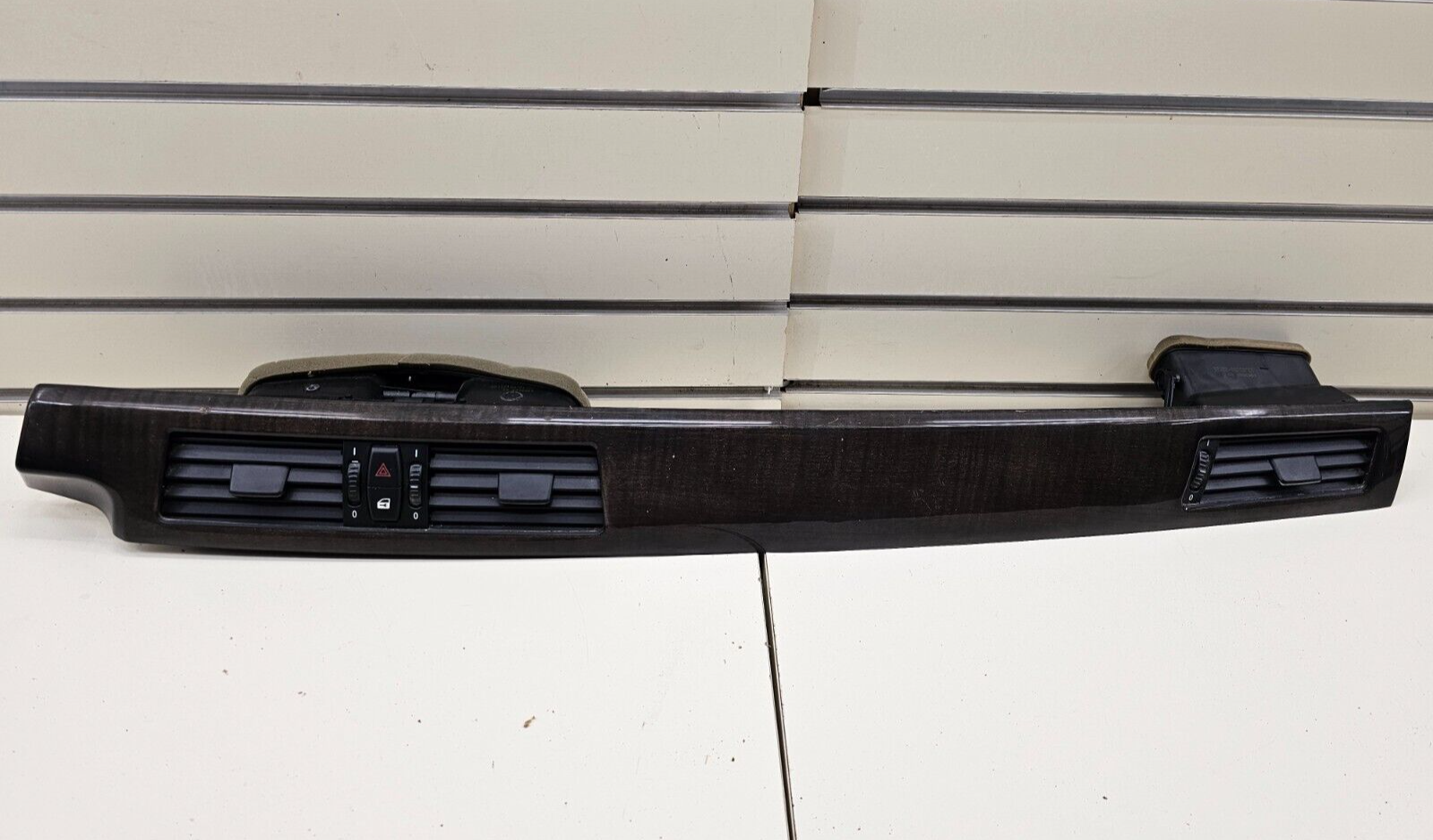 06-13 BMW E90 E92 FRONT RIGHT PASSENGER DASH TRIM PANEL VENT WALNUT WOODGRAIN