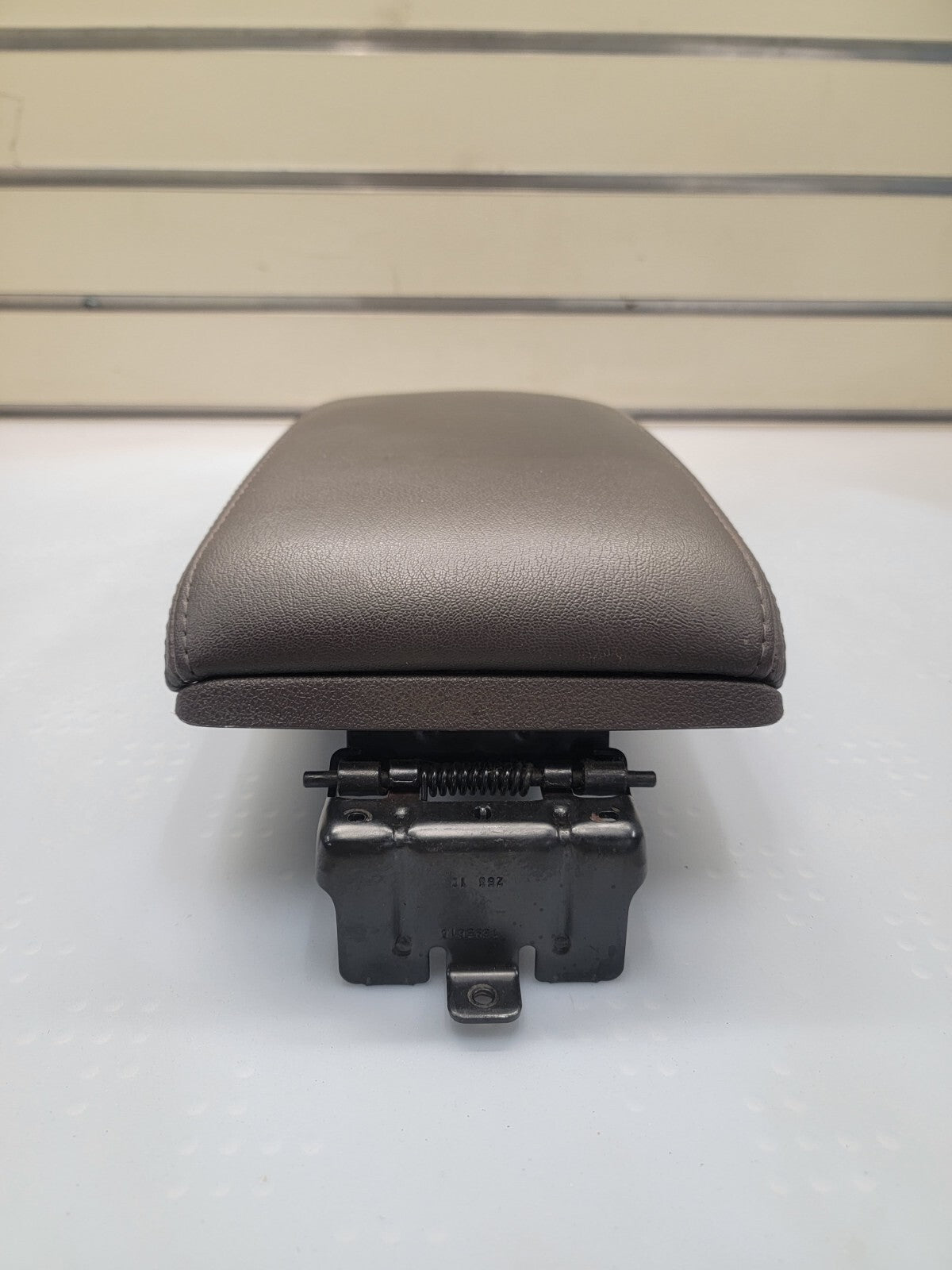 🔥08-12 Chevy Malibu FRONT CONSOLE LID ARMREST ASSEMBLY SLIDING STORAGE BLACK