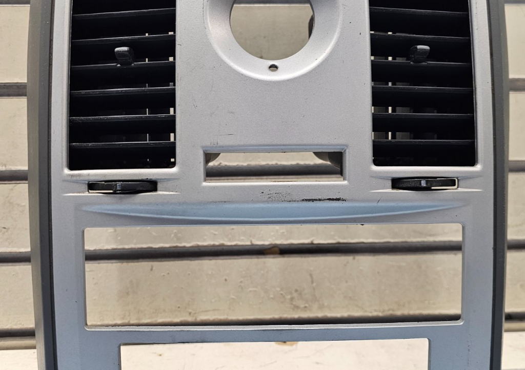 🔥2008-2010 CHRYSLER TOWN COUNTRY Dashboard Radio Climate Bezel Silver