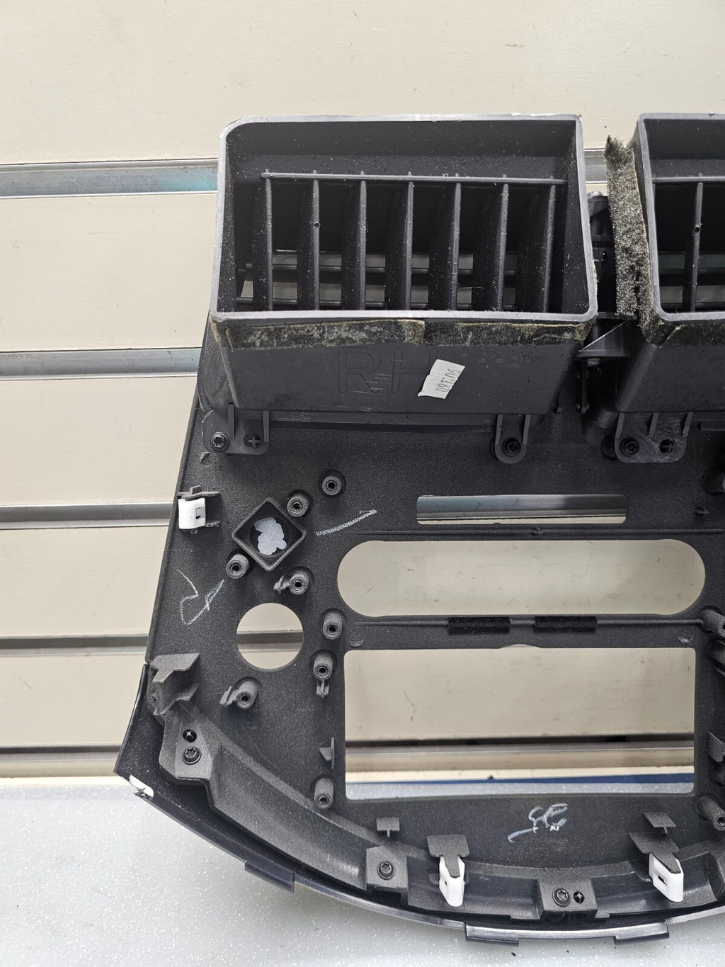 2007-2009 Nissan Quest AC Heater Climate AV Navigation Radio Dash Bezel w/Vents