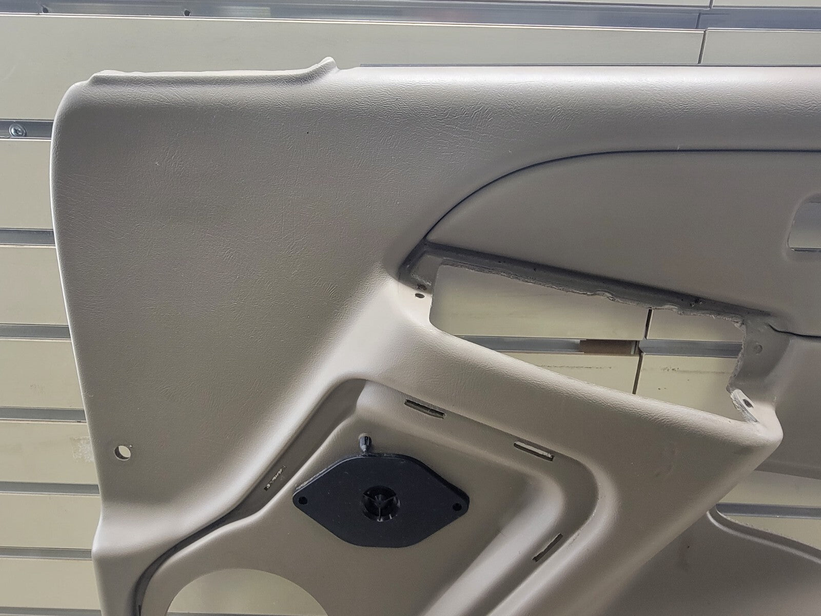 🔥 2003-2006 Chevy Silverado SIERRA Door Panel Front right passenger TAN D5
