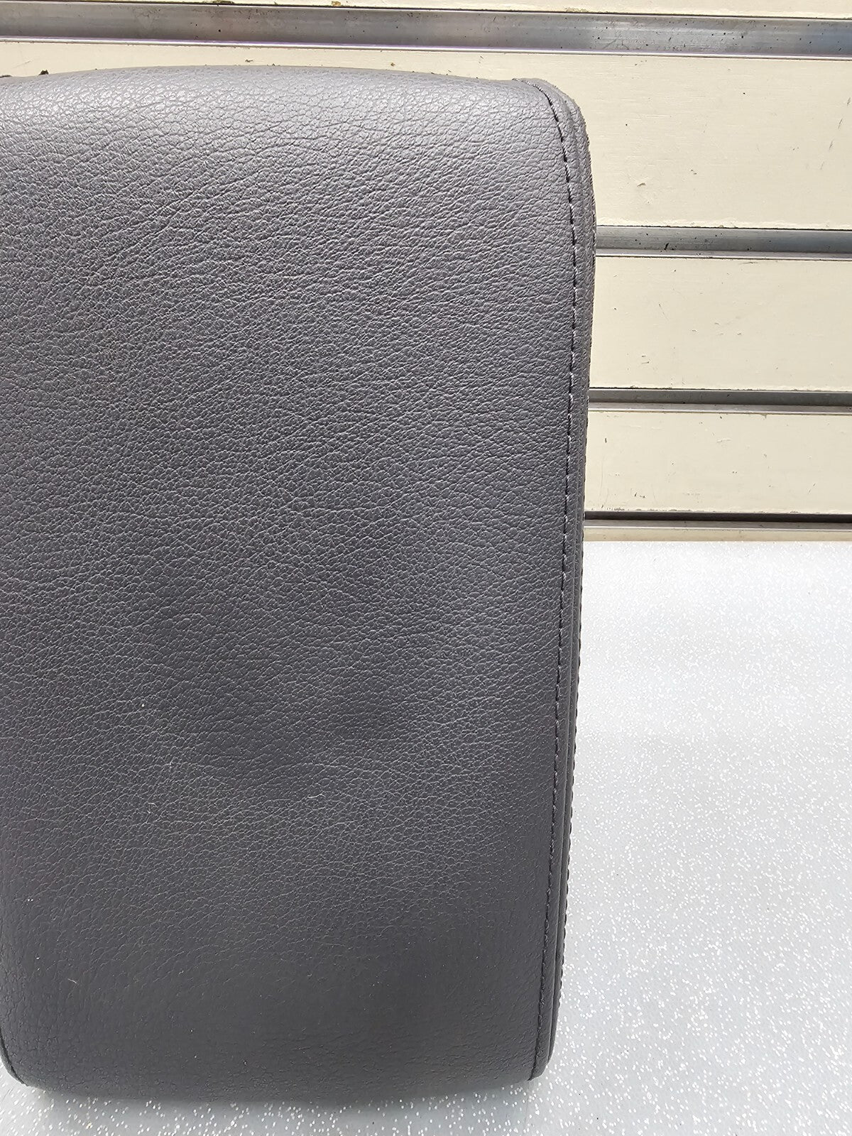 01-05 Volkswagen Passat Front Center Console Cover Lid Armrest Top Pad Black OEM
