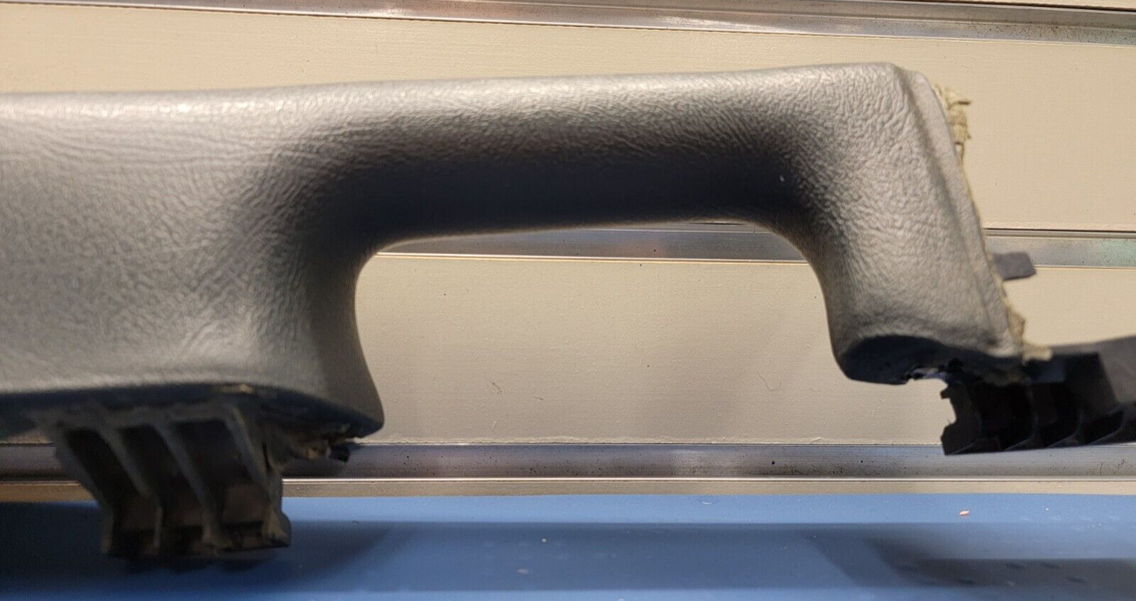 99-02 Chevrolet GMC Silverado Tahoe Front Right Door Armrest Handle graphite H1