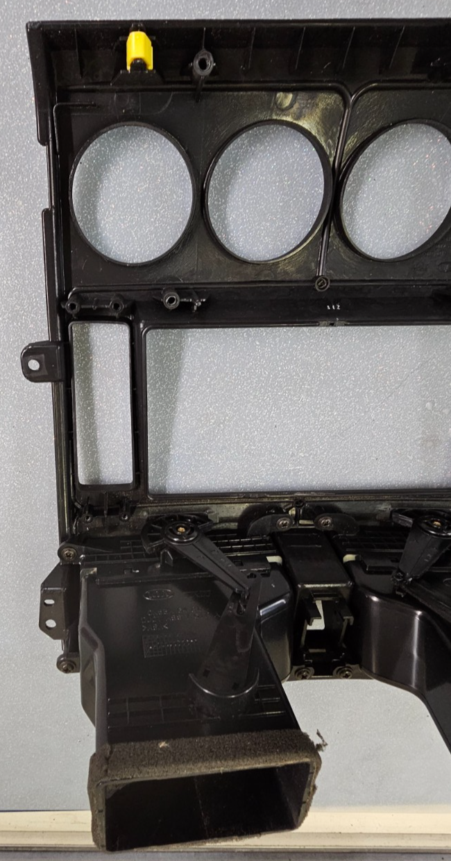 🔥02-05 Kia Sedona Center Console Climate Control Radio Bezel W/Vents Black