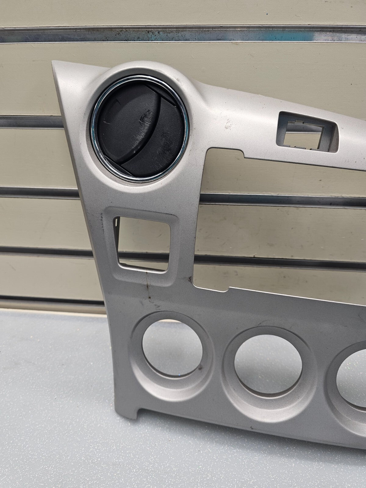 09-12 Toyota Matrix Pontiac Vibe Stereo Radio Dash Bezel Trim Vent SILVER B61