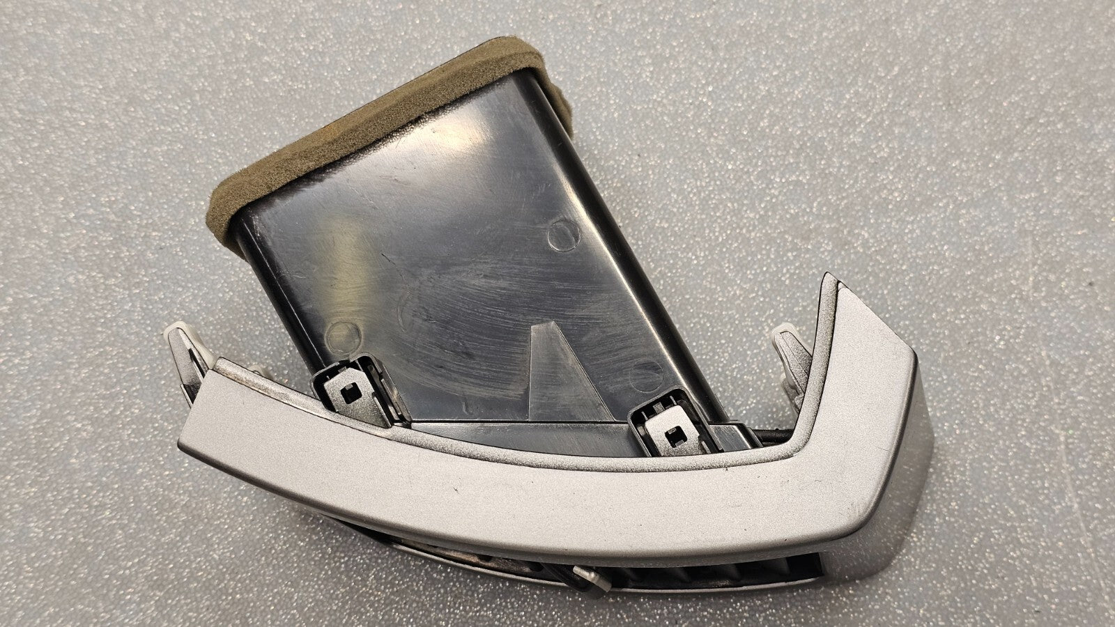 07-10 Mitsubishi Outlander Dash Right Passenger Air Vent A/C Heater Panel Silver