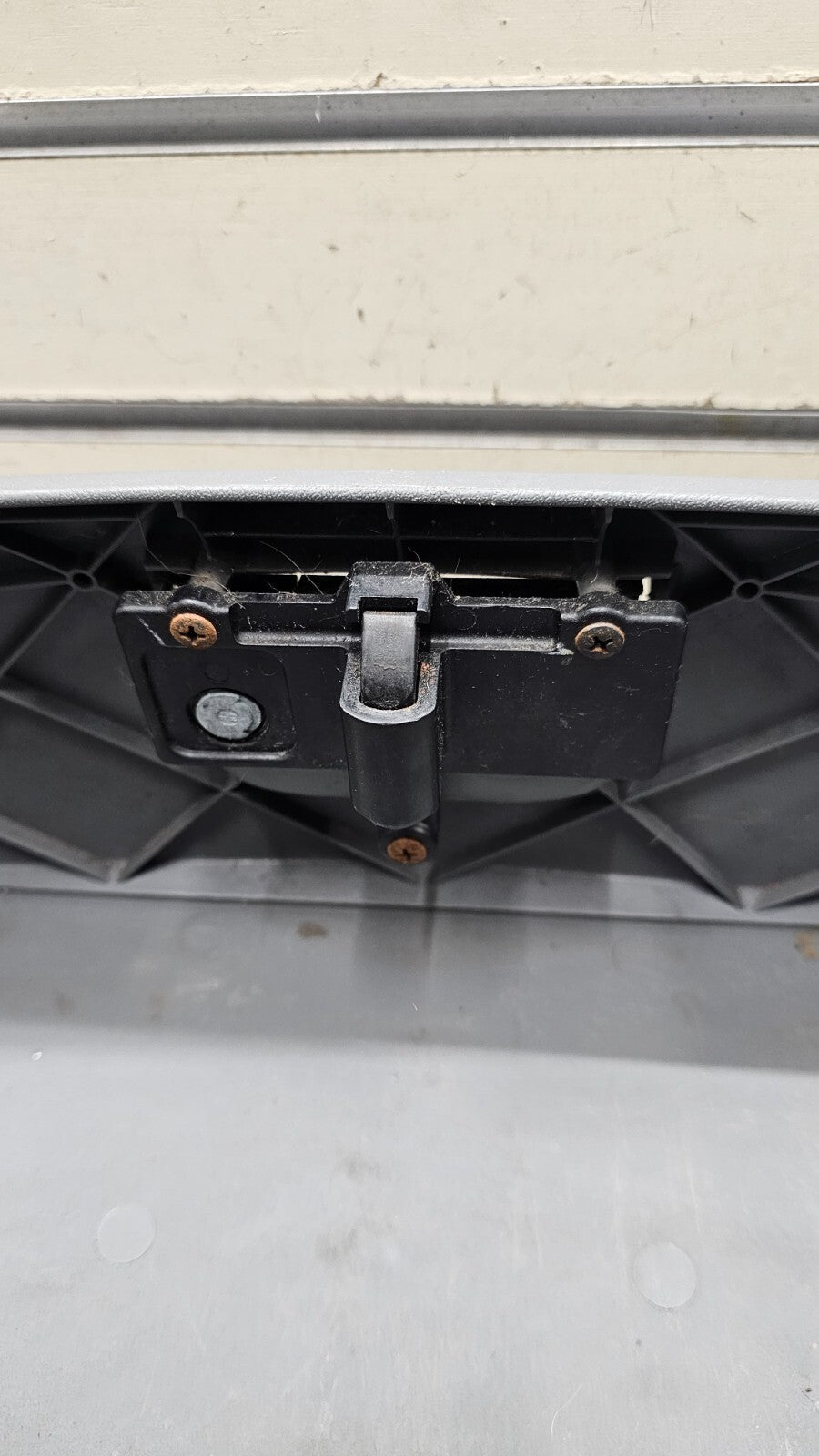 🔥01-07 CARAVAN TOWN COUNTRY DASH GLOVE BOX COMPARTMENT LID COVER ASSEMBLY GRAY