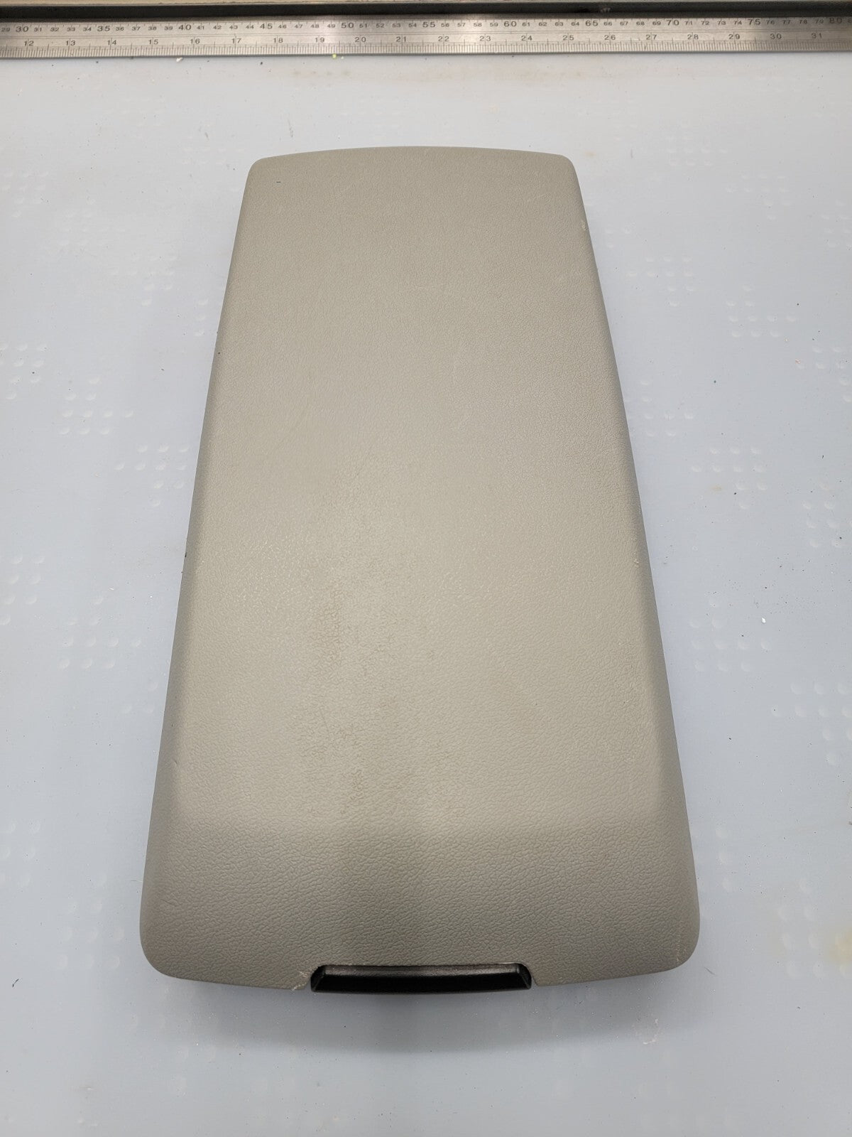 05-07 Chrysler 300 Dodge CHARGER Center Console ARMREST Lid Cover LIGHT GRAY L28